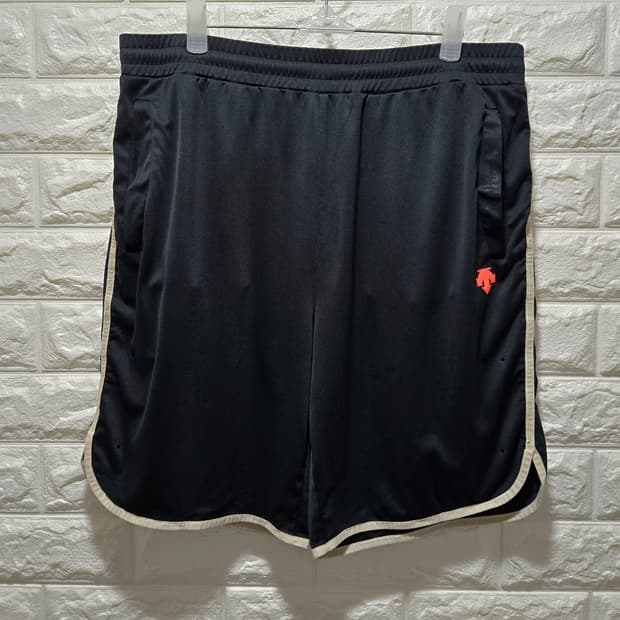 데상트 쉴드컴포 쇼츠 스포츠 반바지 36~38