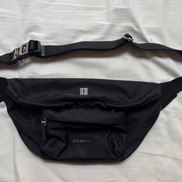 지방시 에센셜 U 나일론 벨트백 블랙 Givenchy Essentials