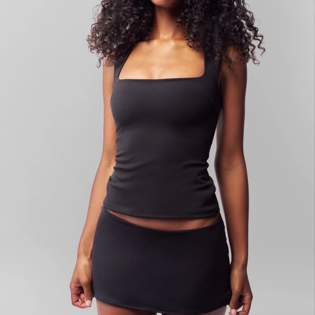 다니엘 귀조 Danielle Guizio 마이크로 스트레칭 미니스커트