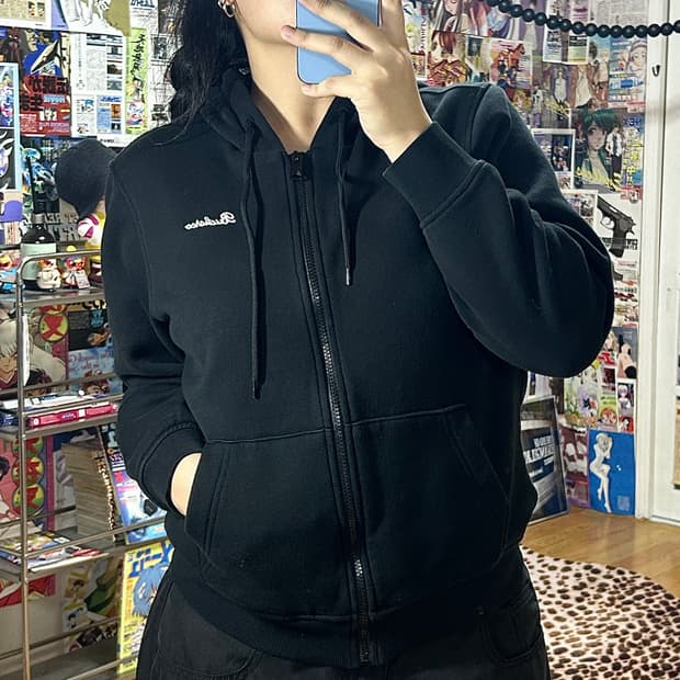 버커루 블랙 레터링 자수 후드 집업