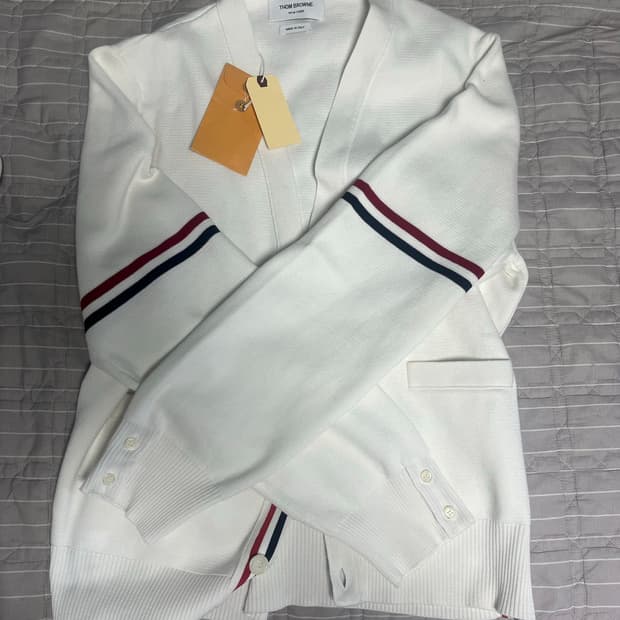 [새상품] 톰브라운 암밴드 스트라이프 가디건 화이트 4사이즈