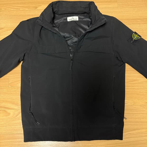 스톤아일랜드 소프트쉘 프리마로프트 자켓