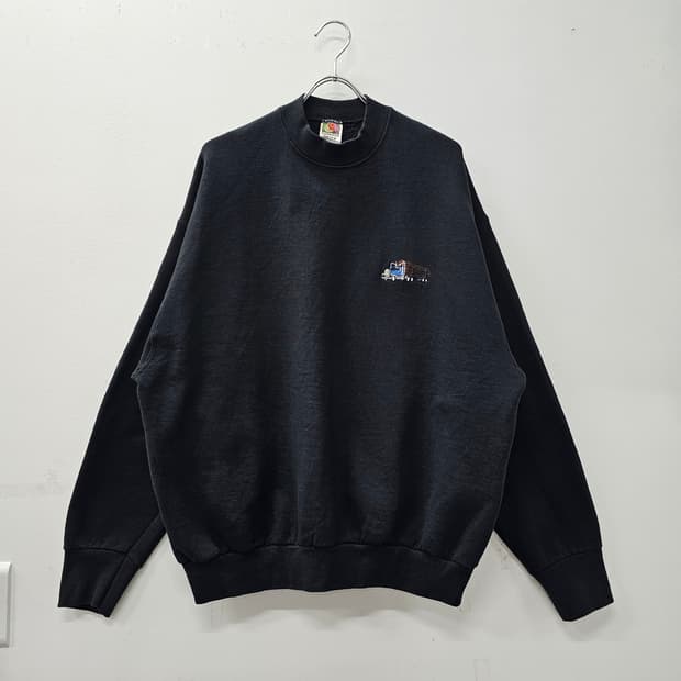 프루트 오브 더 룸 블랙 자수 맨투맨 기모 스웻셔츠