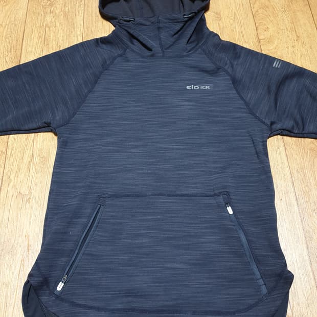 1064 아이더 후드티 90 사이즈입니다