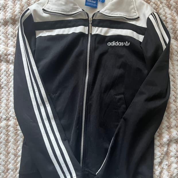 아디다스 검흰 져지