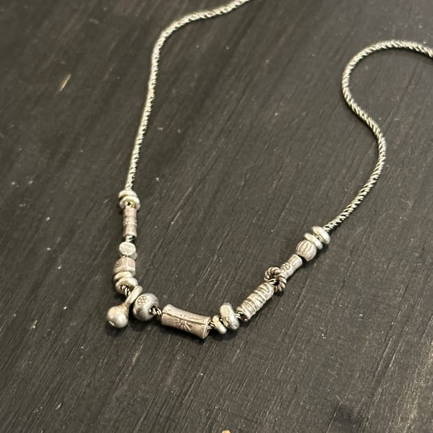 Musta karensilver mix necklace