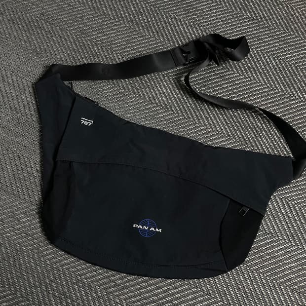 팬암 자수 미니멀 숄더 슬링 메신저백 블랙y 4893