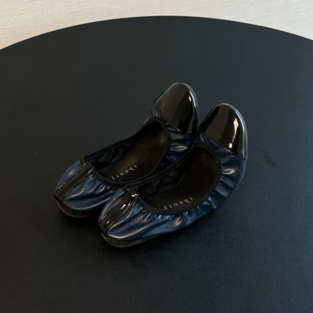 theory 에나멜 플랫슈즈