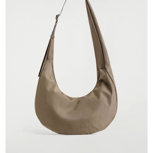 COS 코스 커브드 크로스 바디 백