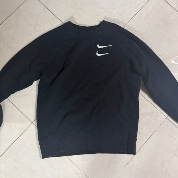 나이키 더블 스우시 맨투맨