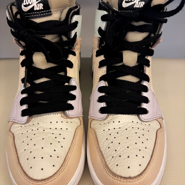 조던1 줌에어 컴포트 페일 아이보리 (w)235