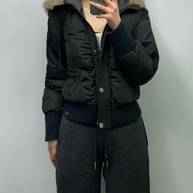 DKNY 블랙 울프죠 패딩 자켓