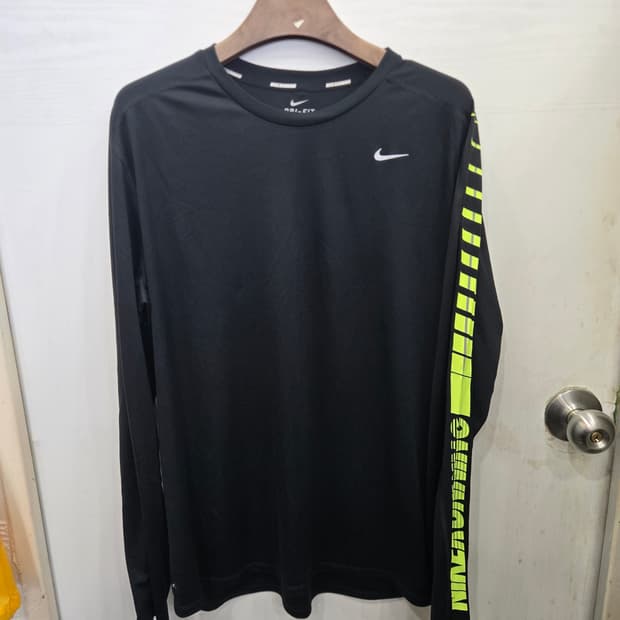 105,XL )) NIKE 나이키 러닝 긴팔티셔츠! 팔 디자인 이뻐요ㅎㅎ