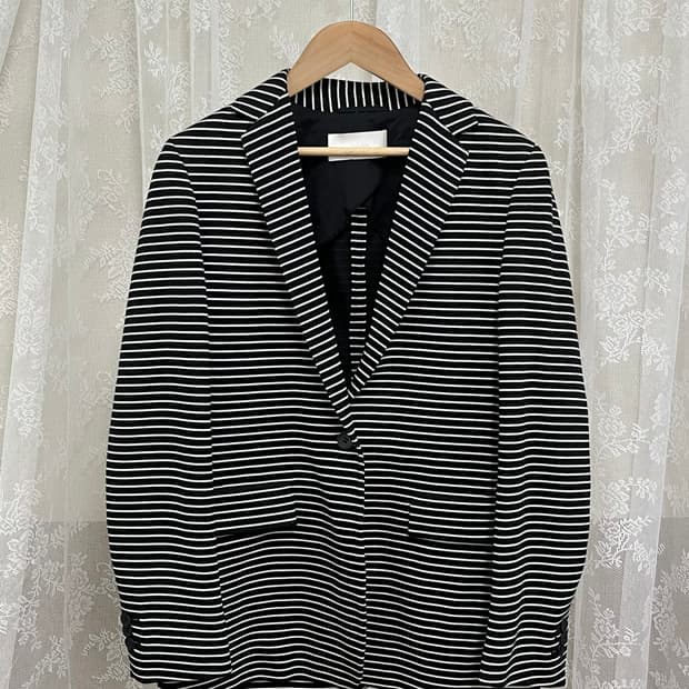 S) 휴고 보스 BOSS 여성 원버튼 스트라이프 자켓 블랙