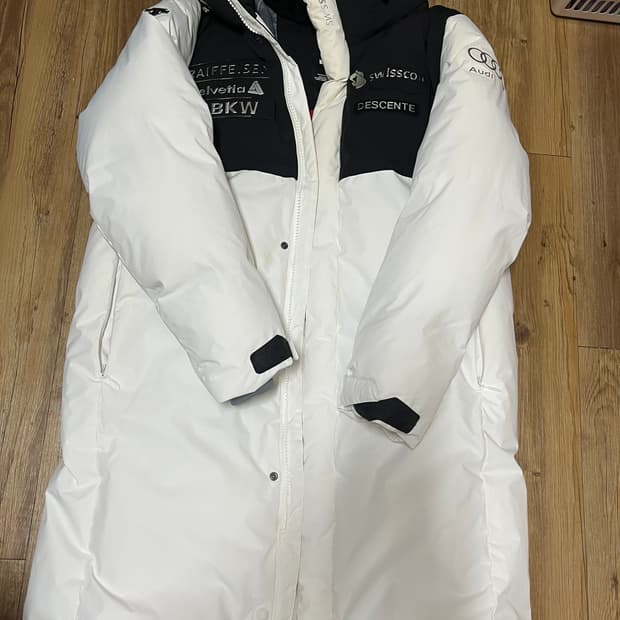 데상트 스키팀 엣지 와펜 다운 롱패딩 패딩 아우디 레플리카 L 100