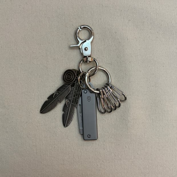 MIDNIGHT FEATHER UTILITY KEYRING