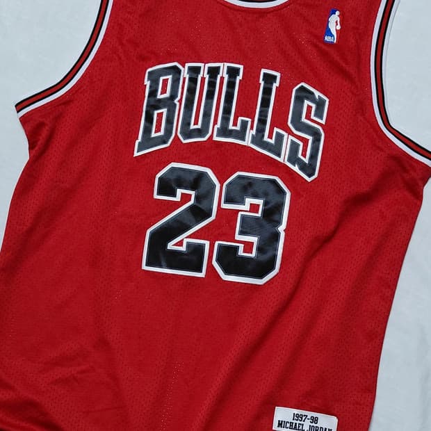 Mitchell & Ness 시카고 불스 마이클 조던 저지 (48/XL)