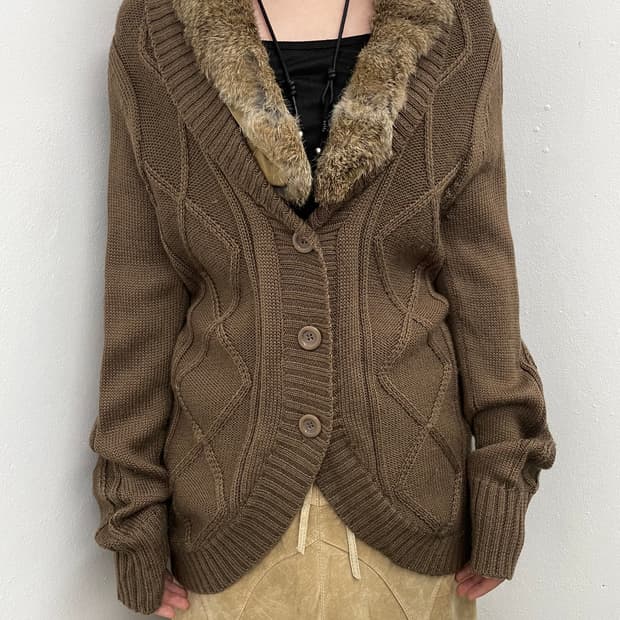 브라운 꽈배기 버튼 니트 가디건