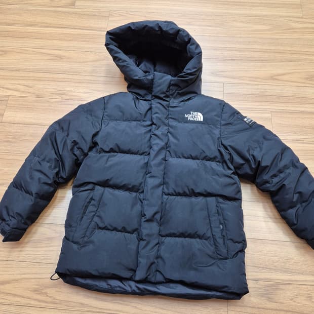 노스페이스 키즈 덕다운 패딩 130사이즈입니다. 충전재는 덕다운 80% 