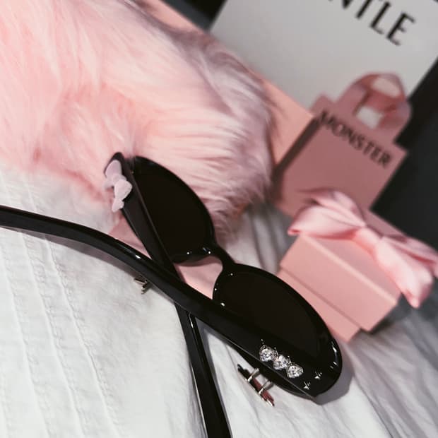 젠틀몬스터 제니 선글라스 허쉬 블랙 참 포함