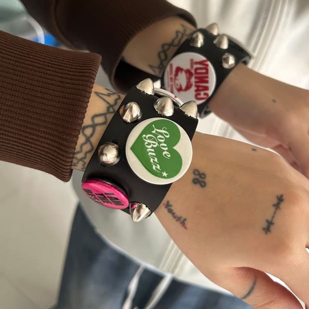 STUDS BADGES BRACELET 스터드 배지 팔찌