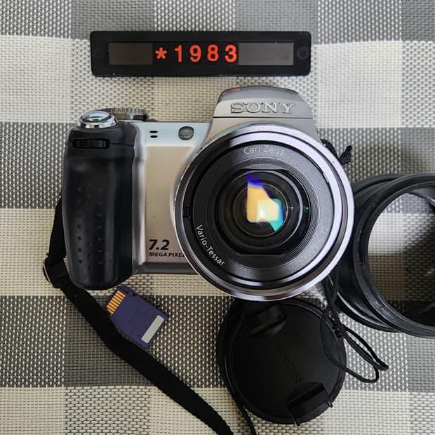 소니 슈퍼 스테디샷 DSC-H5 디지털카메라 AA건전지 사용