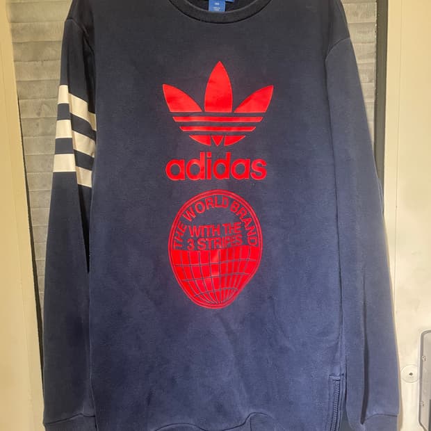 아디다스 맨투맨 100사이즈 
