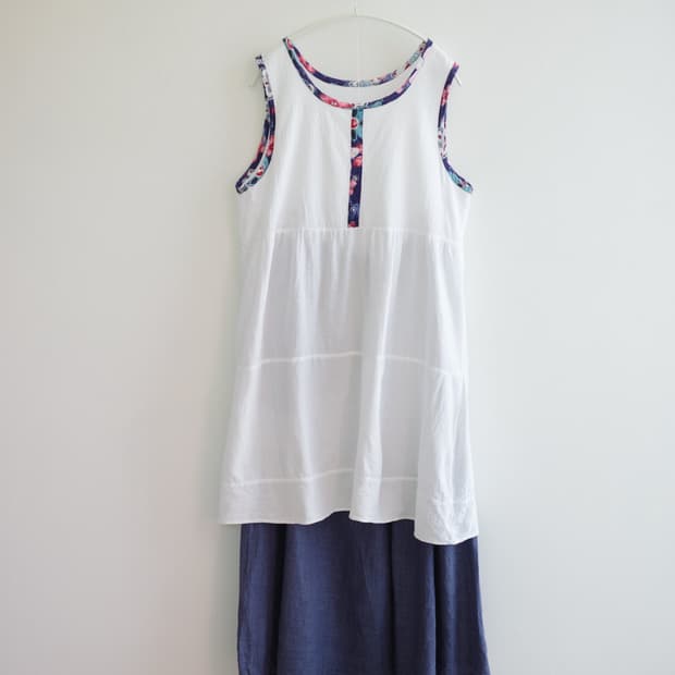 White floral tiered sleeveless dress