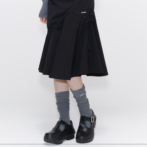 미세키서울 셔링 러플 미디 스커트 블랙