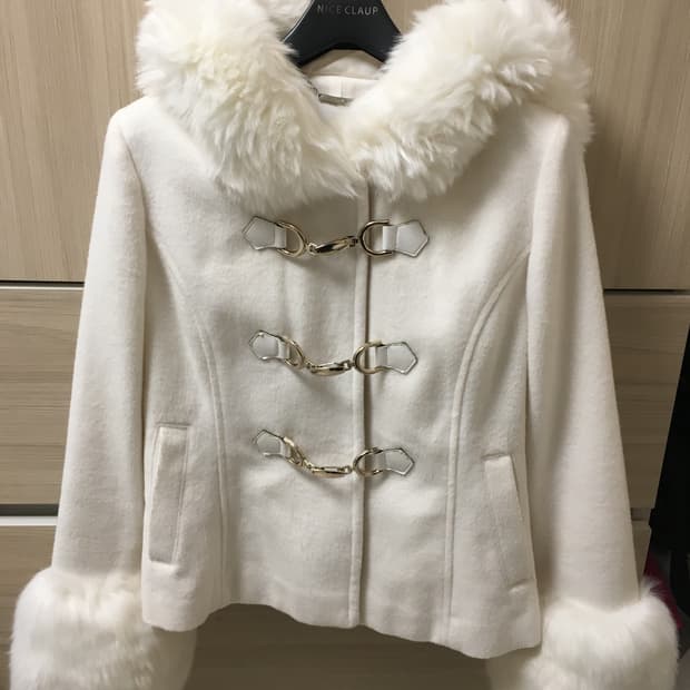 세실맥비 숏코트 화이트