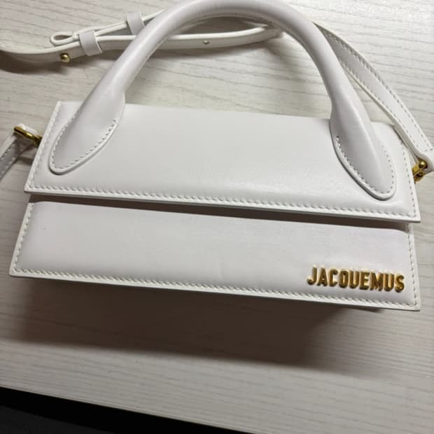 자크뮈스 르 치키토 화이트