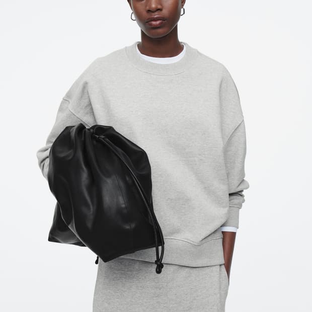 코스 COS 24 클래식 크루넥 스웨트셔츠