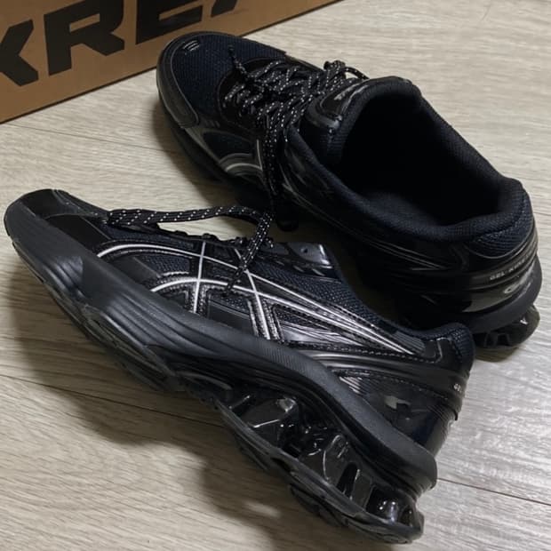 아식스 젤 키네틱 플루언트(새상품) 260 블랙 퓨어 실버 색상