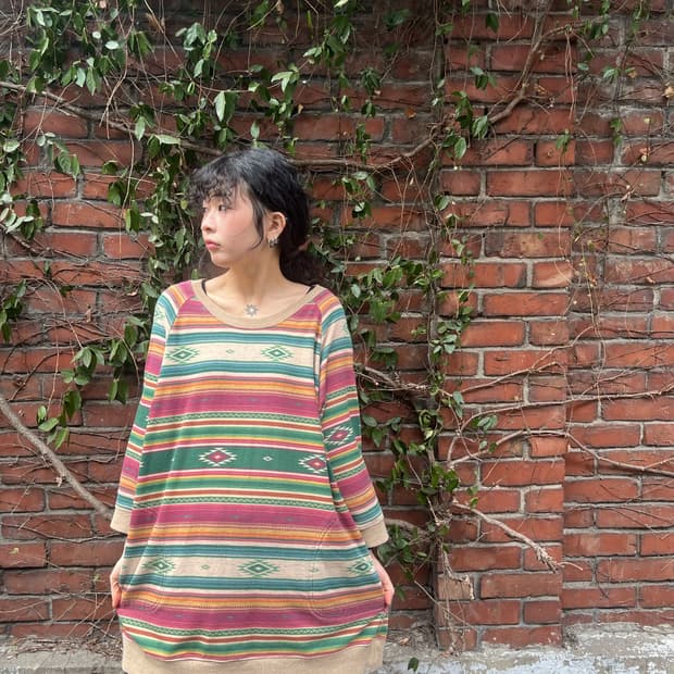 Titicaca 줄무늬 패턴 맨투맨