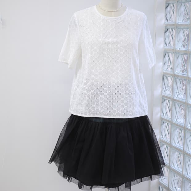 Dot white punching Blouse