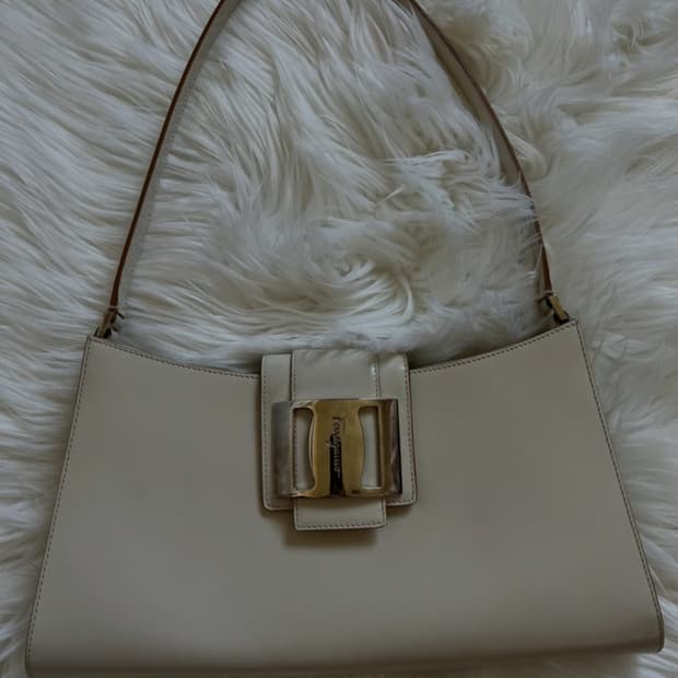 정품) 페라가모 간치니 호보백 숄더백