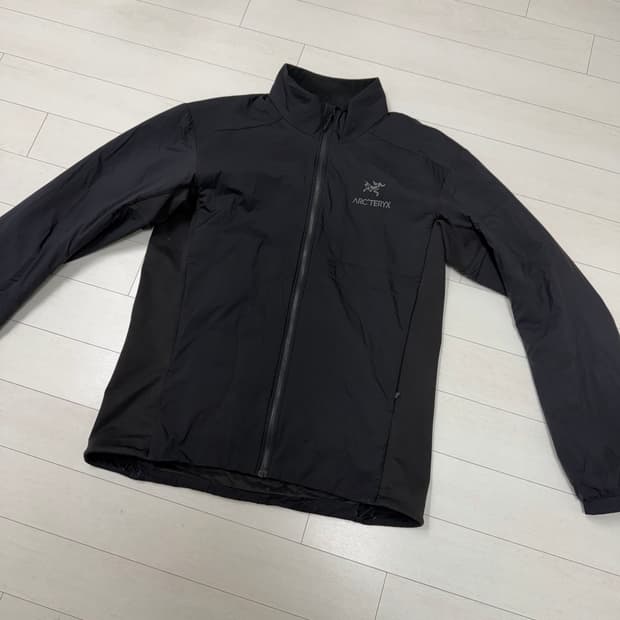 아크테릭스 아톰 자켓 M 사이즈  상태 9.5/10 사진찍고 절대 안입습