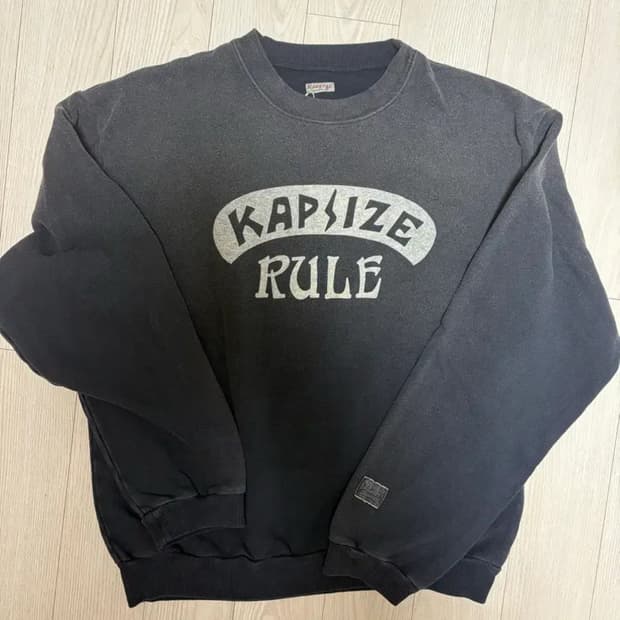 [5] 캐피탈 캡사이즈 룰 Pt 플리스 크루 스웨트셔츠 블랙