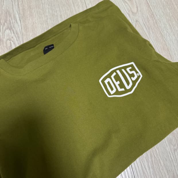 데우스 롱슬리브