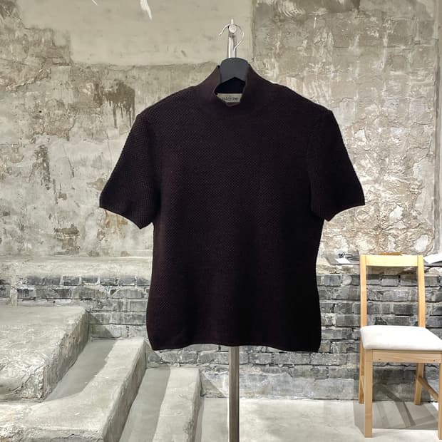 발렌티노 미스 V 다크 브라운 폴라 하프 니트