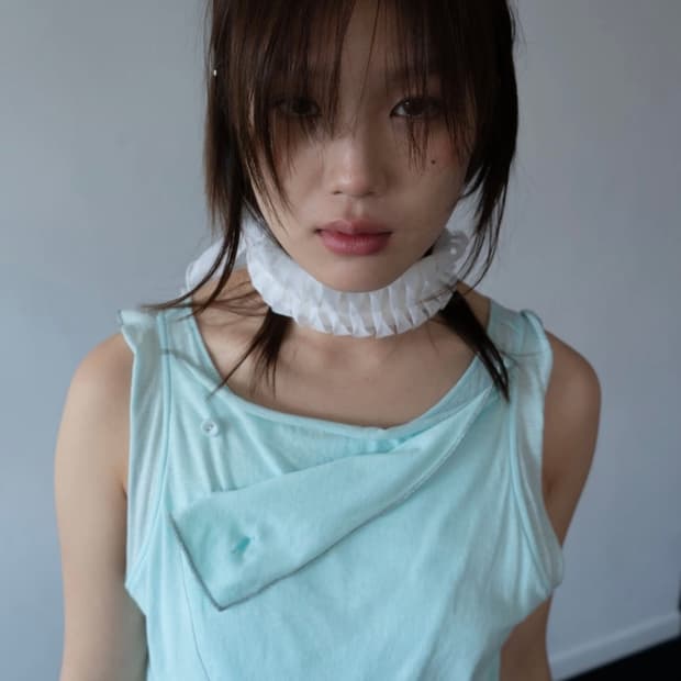 iina leaf scarf