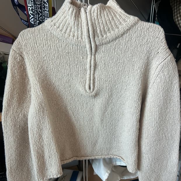 아모멘토 우먼 하프집업 니트