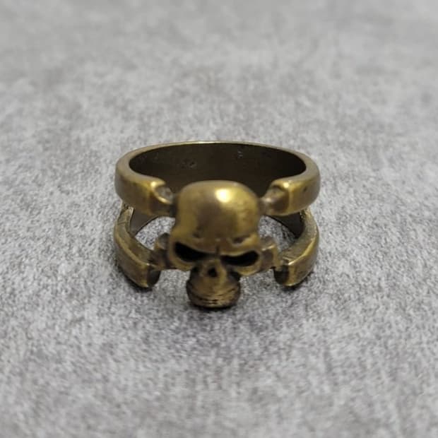 skull ring
