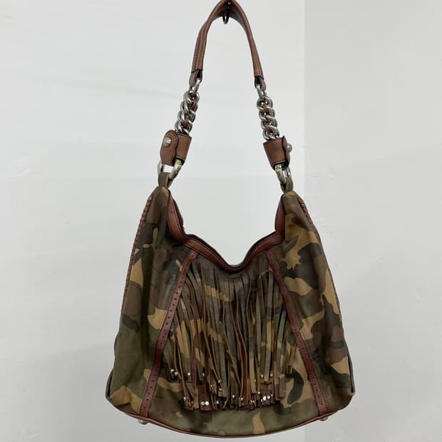 리얼레더 카모 태슬 체인 호보백