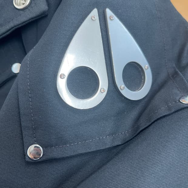 무스너클 패딩 정품