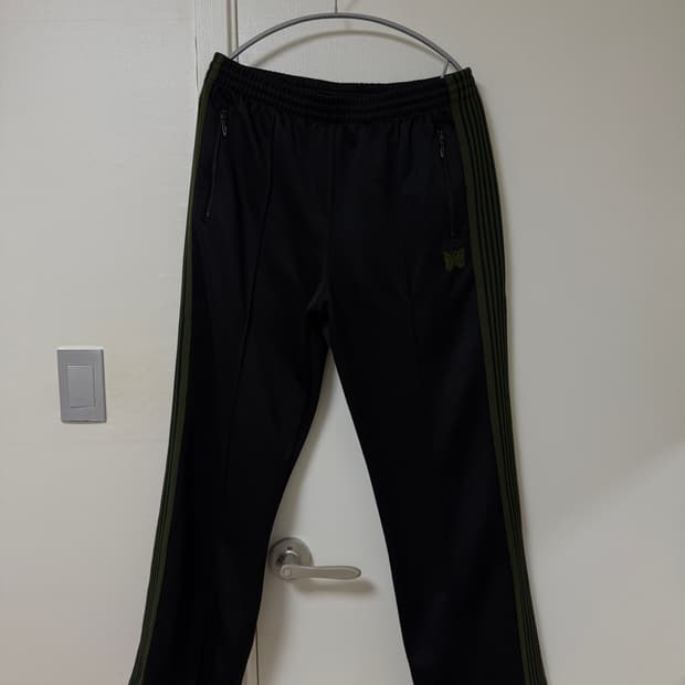 (L) 니들스 블랙 올리브 스트레이트 트랙팬츠