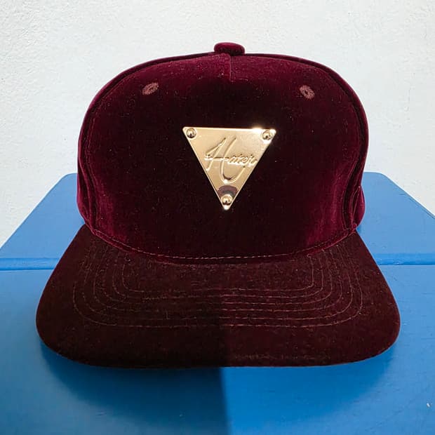 헤이터 벨벳소재 버건디 스냅백. 새거수준
