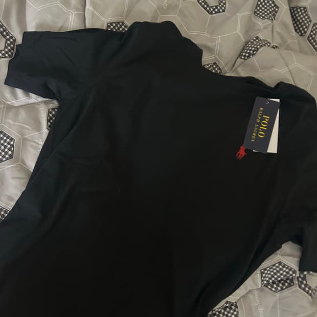 폴로 블랙 반팔티