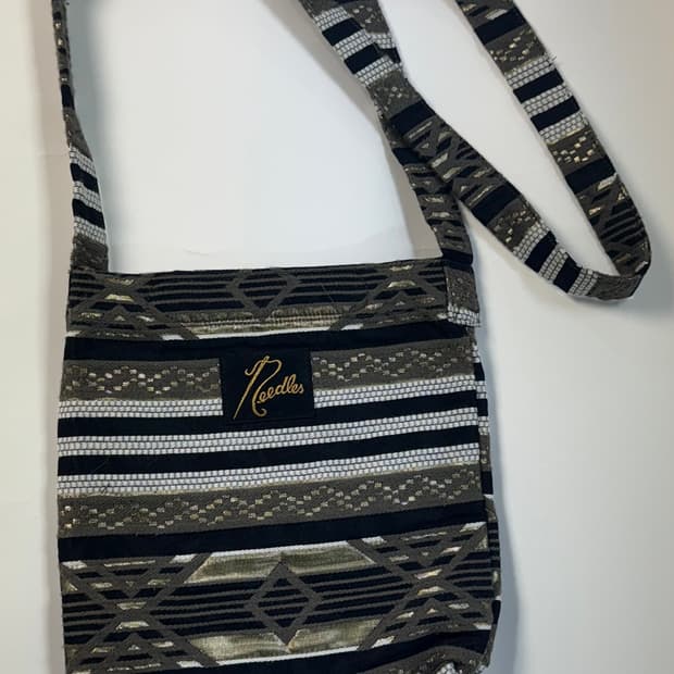 니들스 사이드백