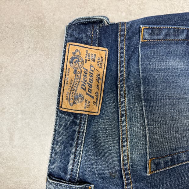 디젤 세미 부츠컷 데님 팬츠